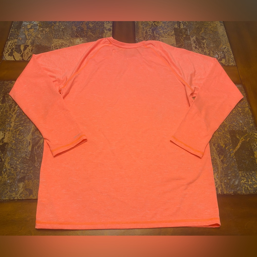 Nike Dry Fit Long sleeve men’s shirt in perfect condition.  Sun swim shirt
